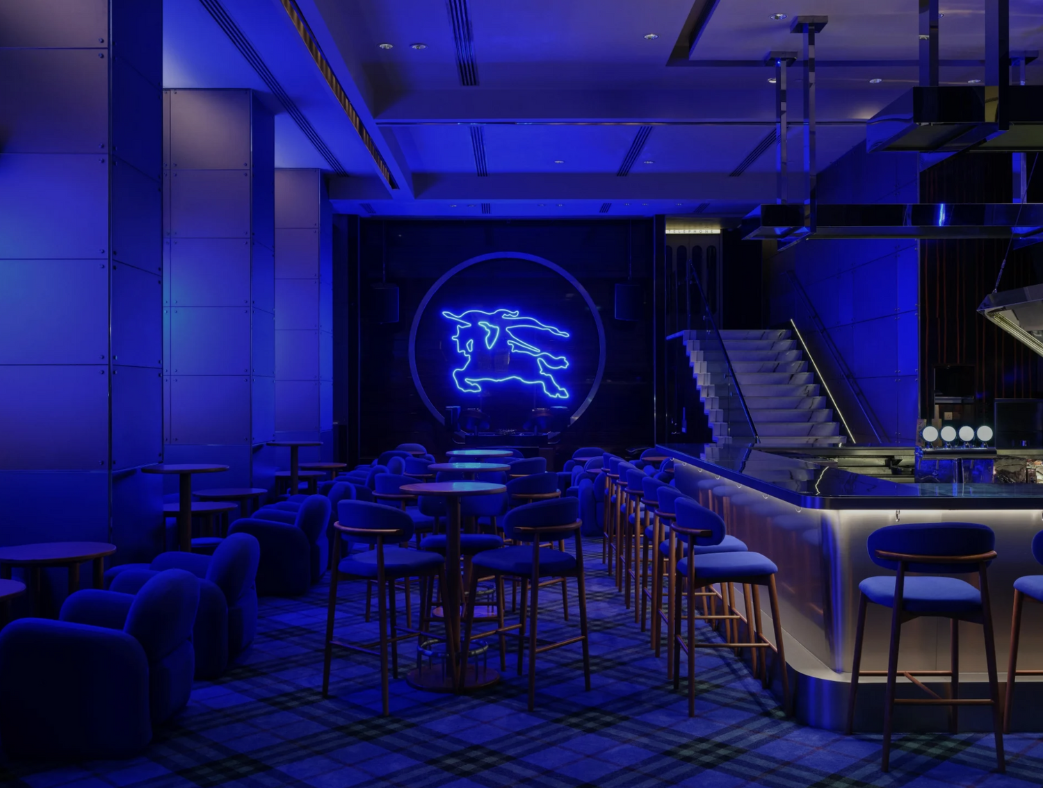 Maison de luxe bar restaurant burberry