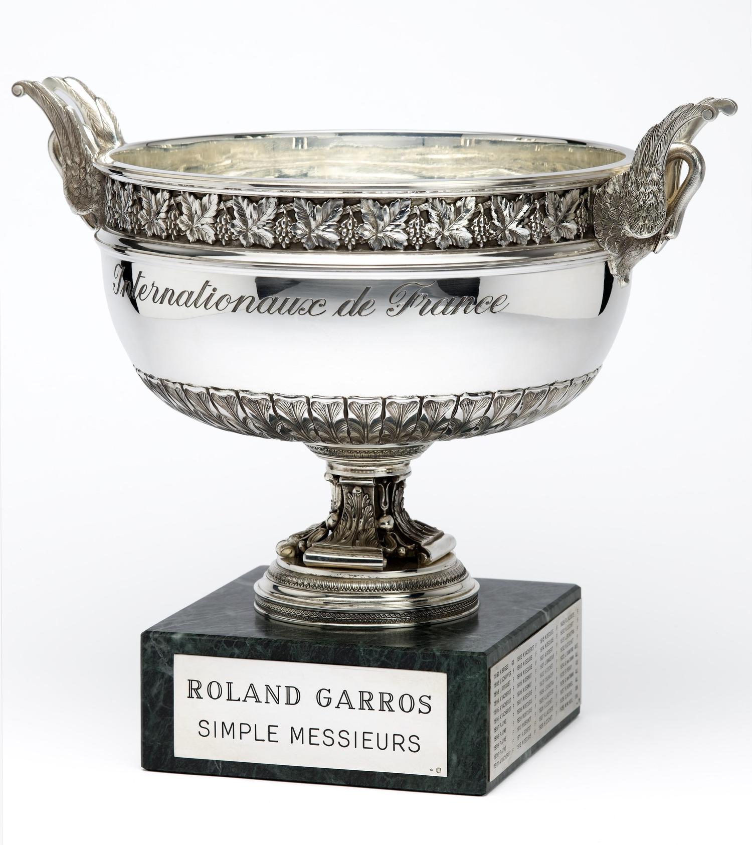 La coupe des mousquetaires de roland garros est fabriquée par Mellerio