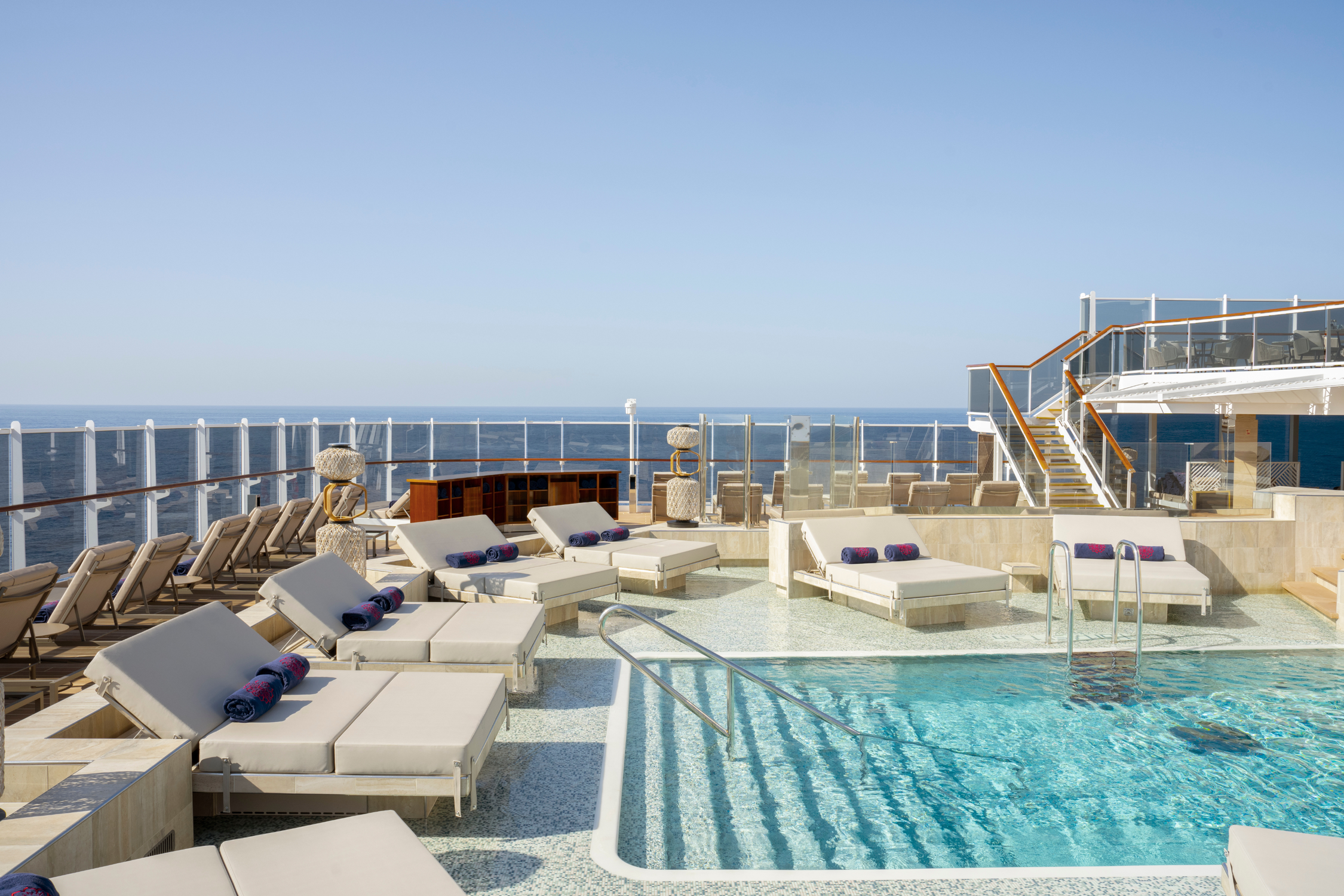 explora journeys piscine