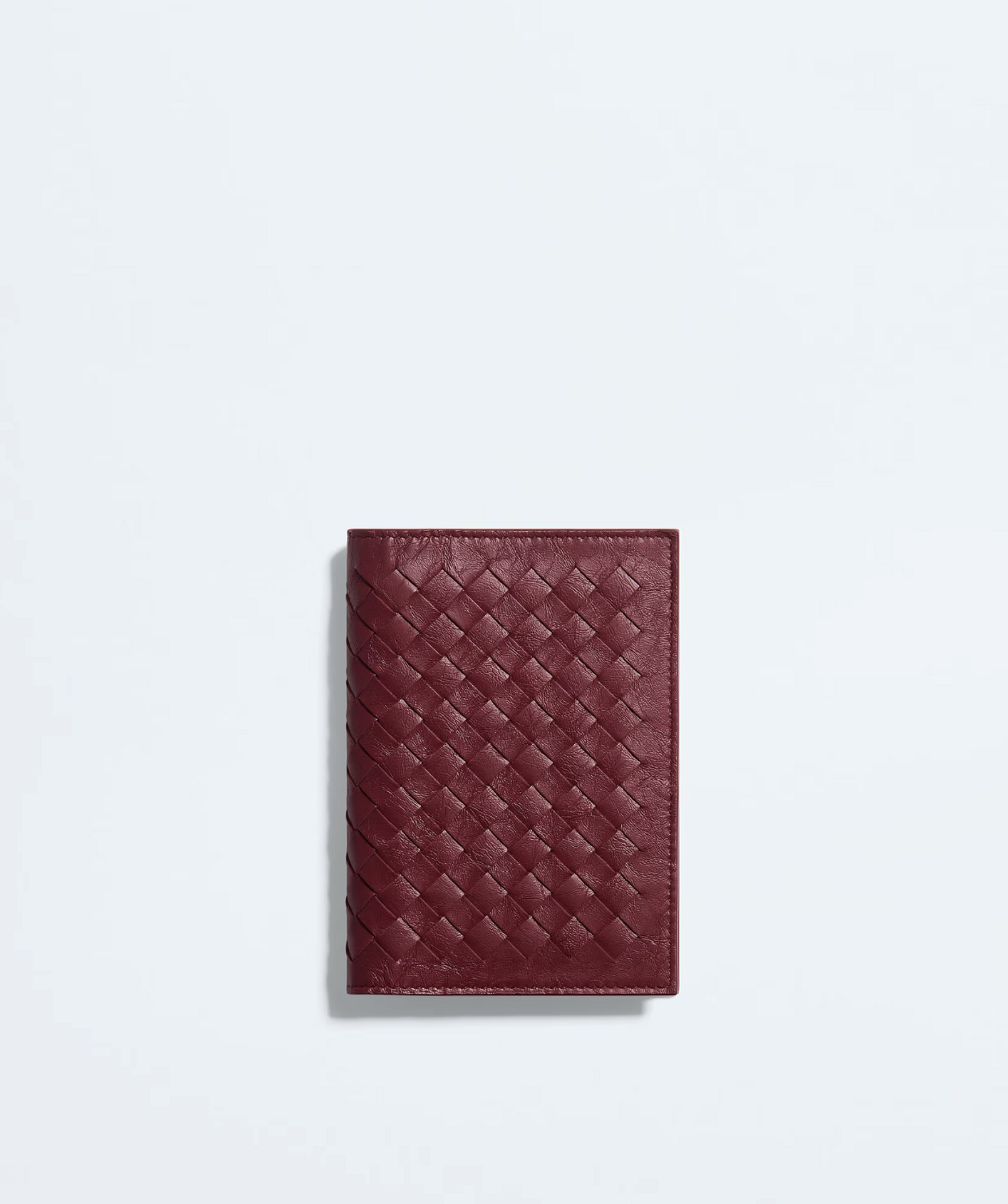 nouvelle ligne d'accessoires bottega veneta en mycelium, materiau vegetal qui remplace le cuir tress&eacute; intrecciato