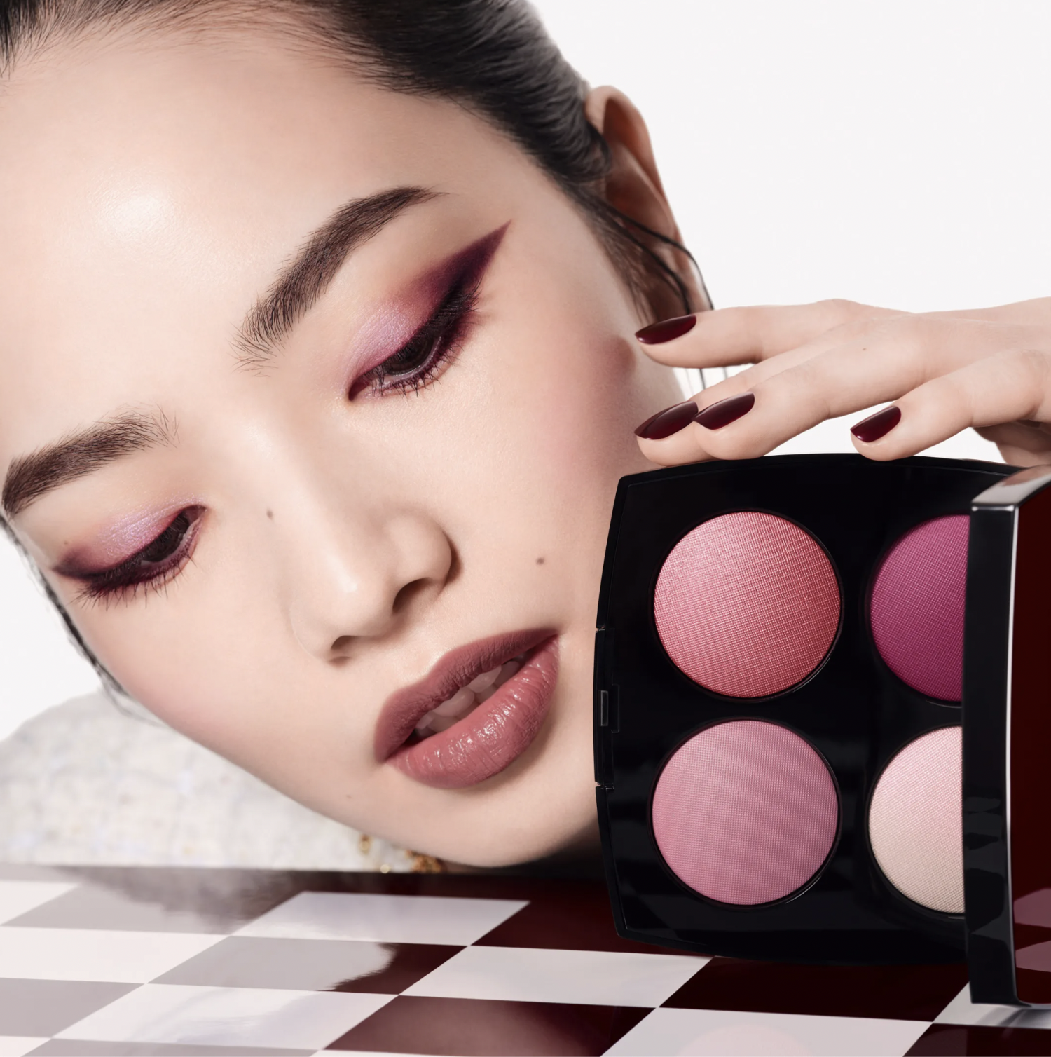 nouveaut&eacute; maquillage chez Chanel en 2026, palette yeux et joues rouge noir
