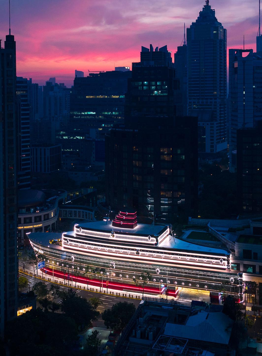 Louis Vuitton largue les amarres à Shanghai avec un flagship immersif géant