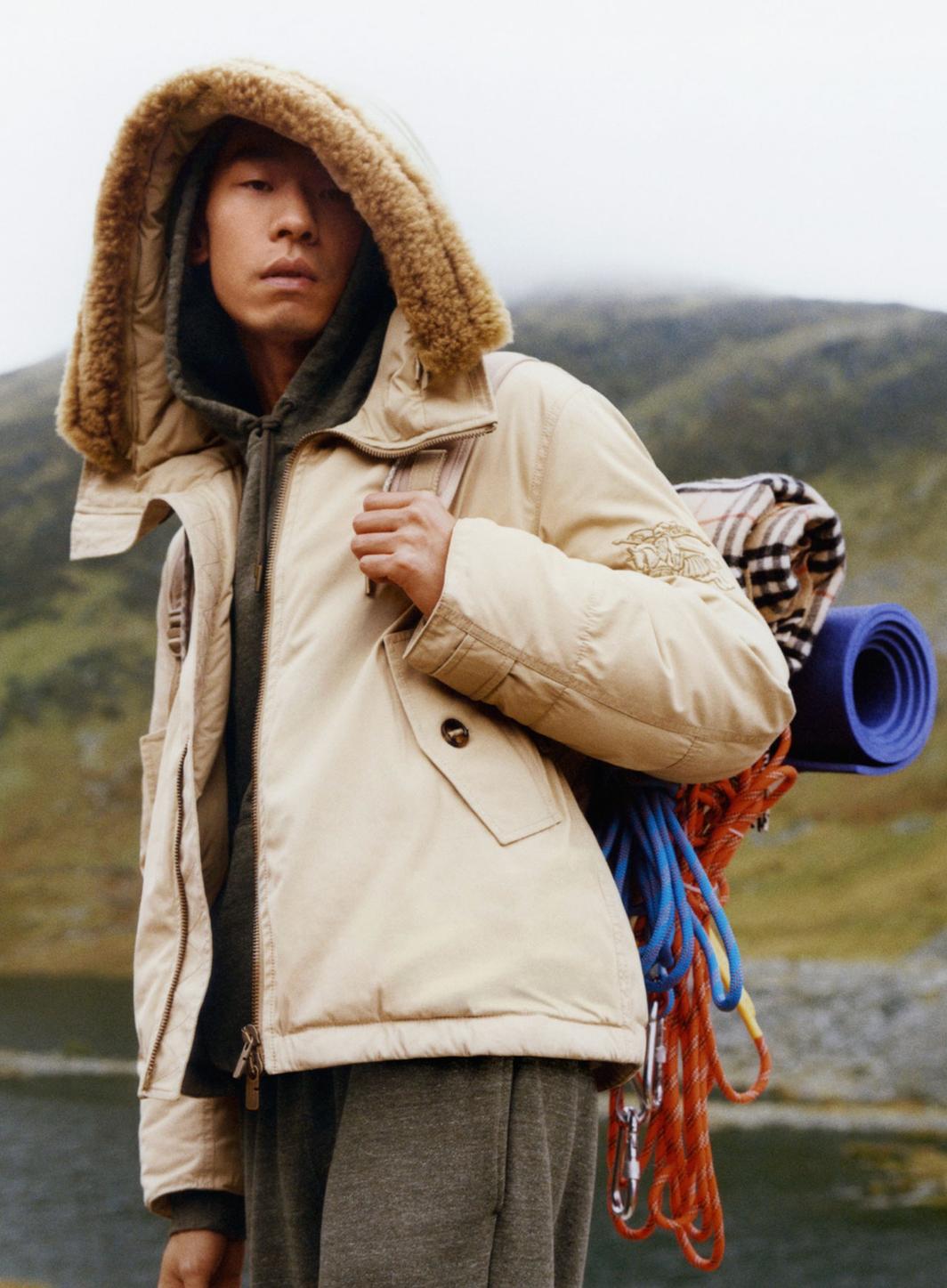 Tiré par sa stratégie outdoor, Burberry amorce un redressement progressif au troisième trimestre