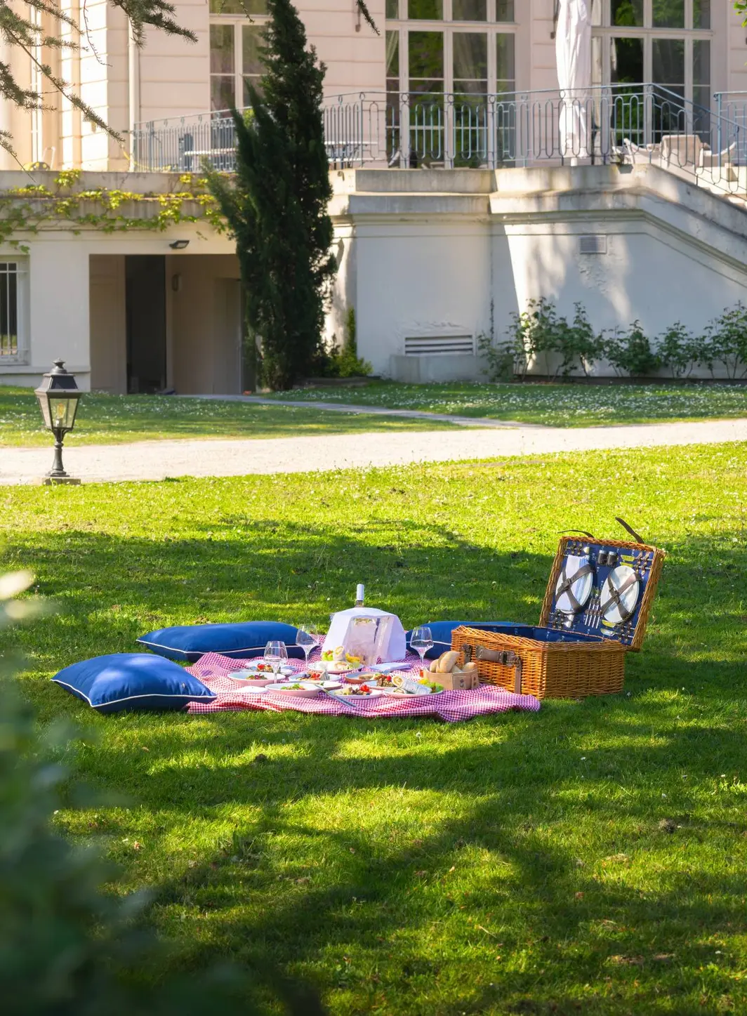 Pique-nique de luxe : quand la gastronomie s’invite sur l’herbe