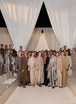 Giorgio Armani laisse la place à Leo Dell'Orco lors de la Fashion Week milanaise