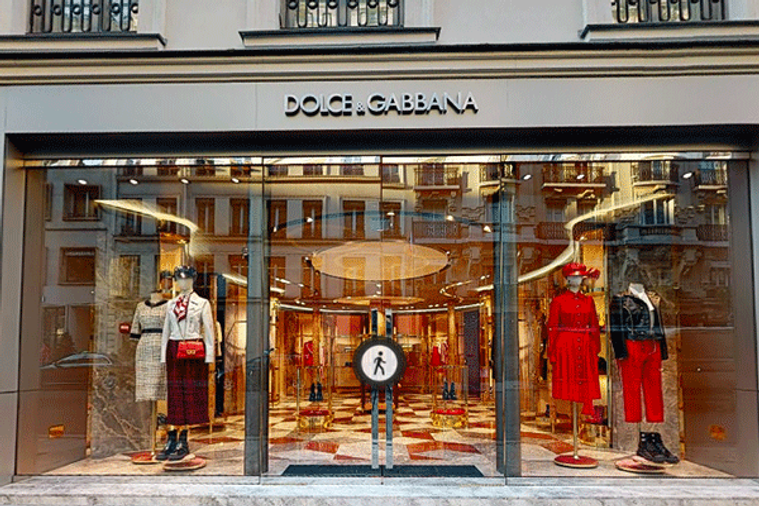Dolce & Gabbana renforce sa Virtual Boutique Experience.