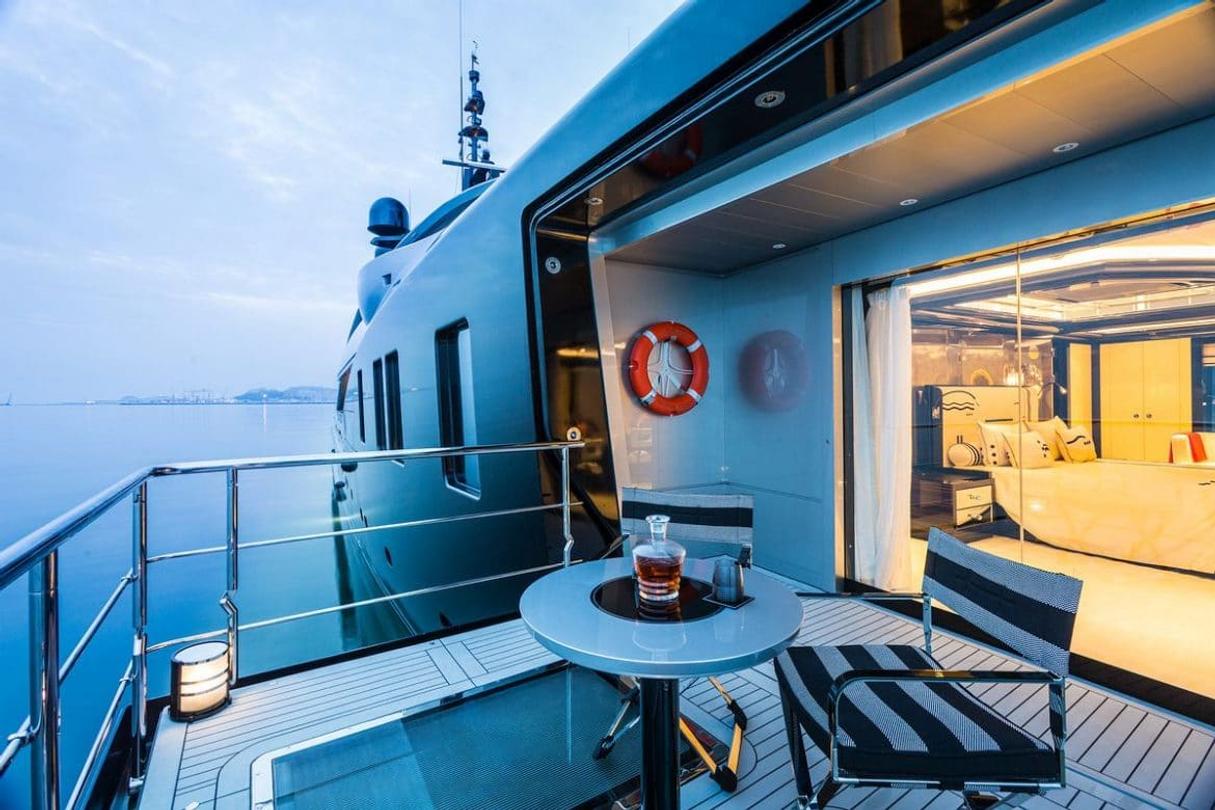 OKTO-YACHT-balcon-suite