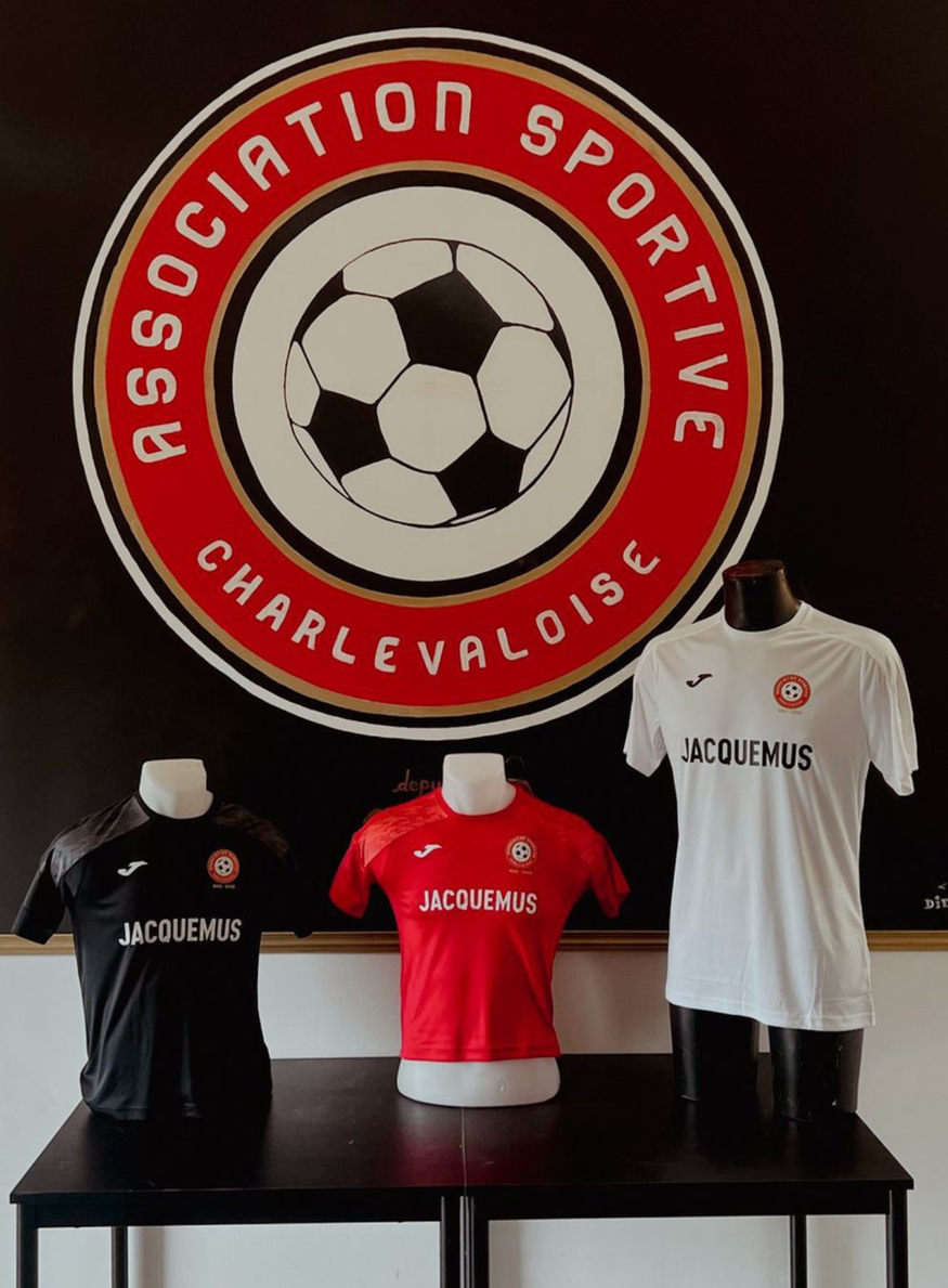 JACQUEMUS as charvelal football sponsor