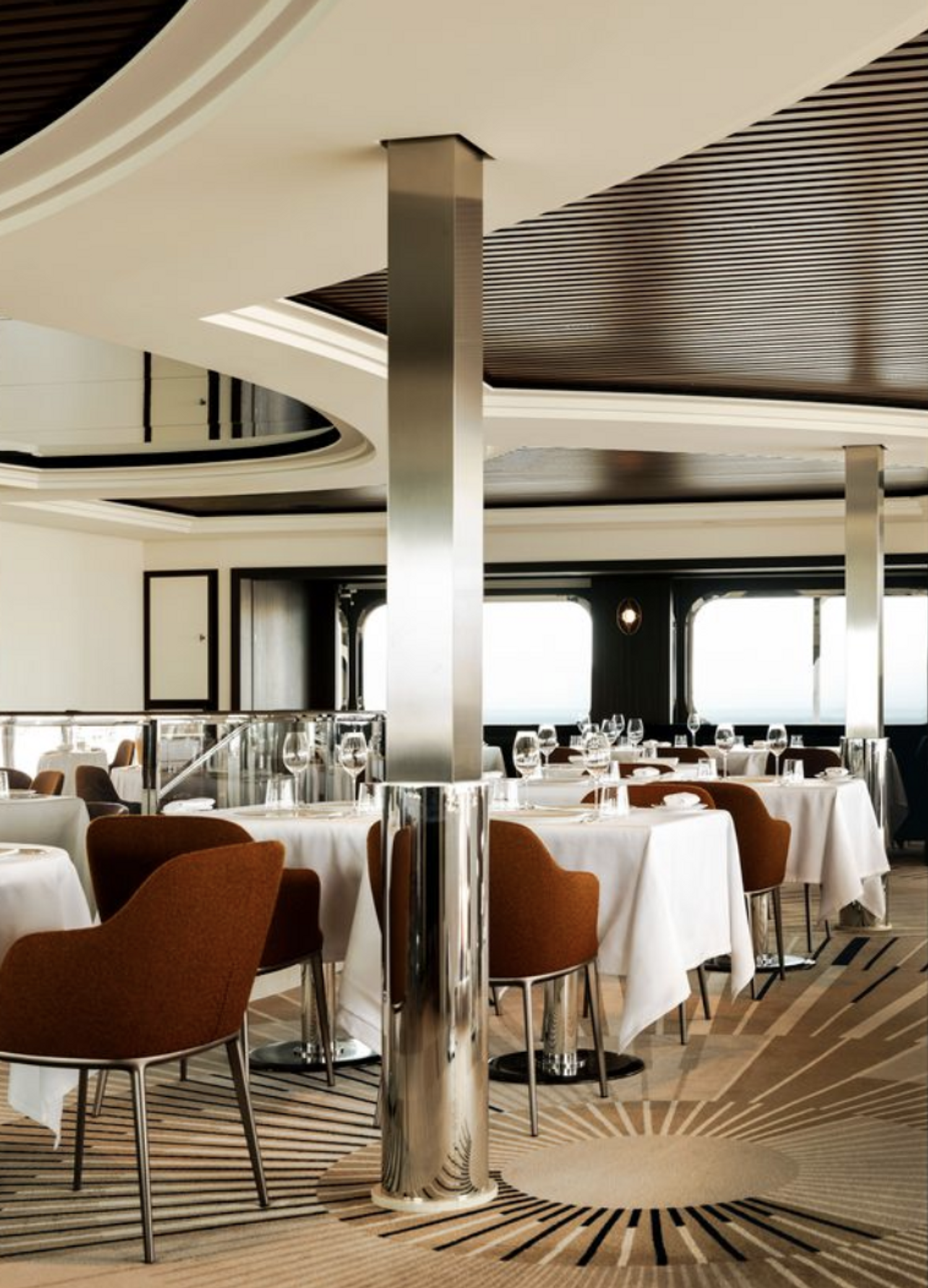 restaurant &agrave; bord du bateau de luxe d'accor, le corinthian orient express