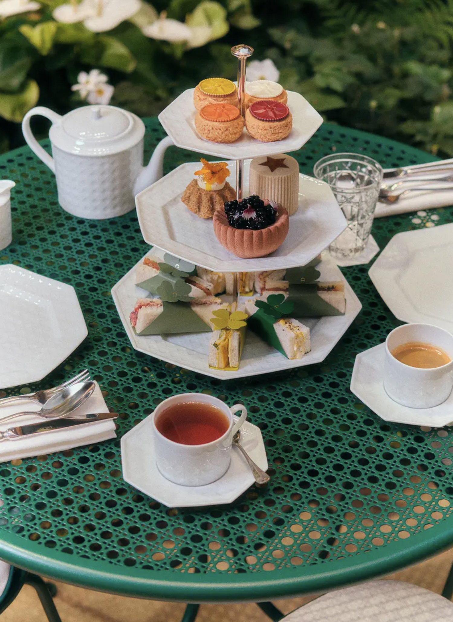 tea time dior &agrave; paris avenue montaigne